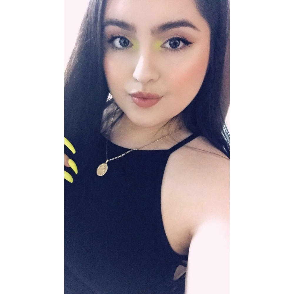 Meet your Posher, Amira